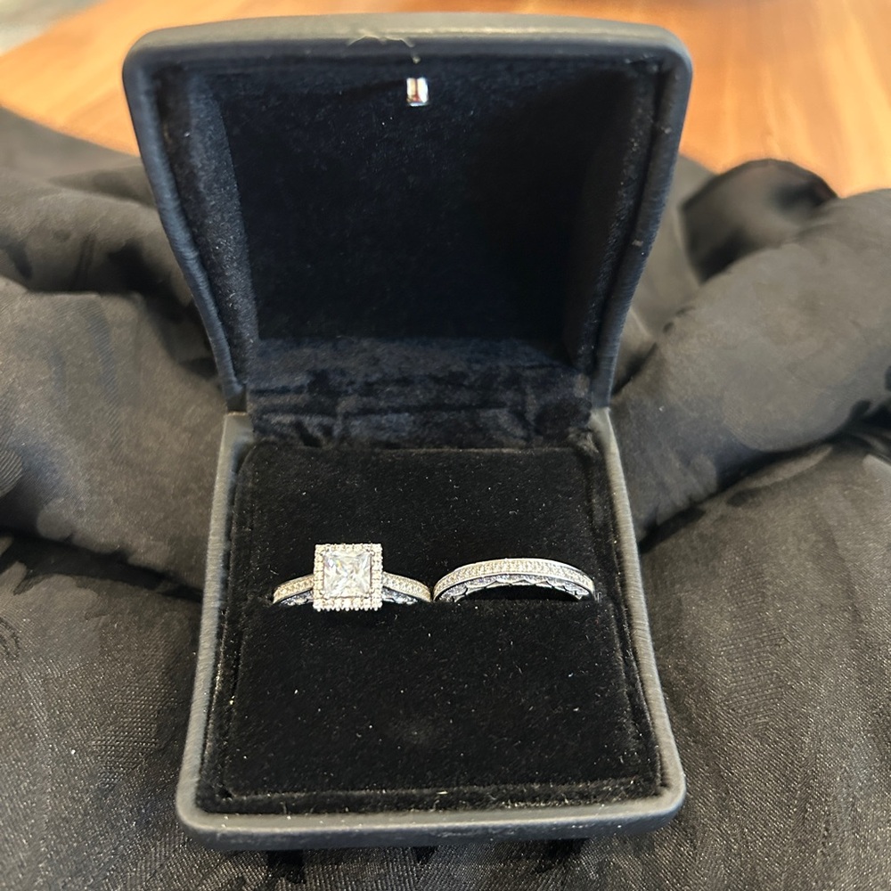 Elegant Silver Women's Wedding Ring Set